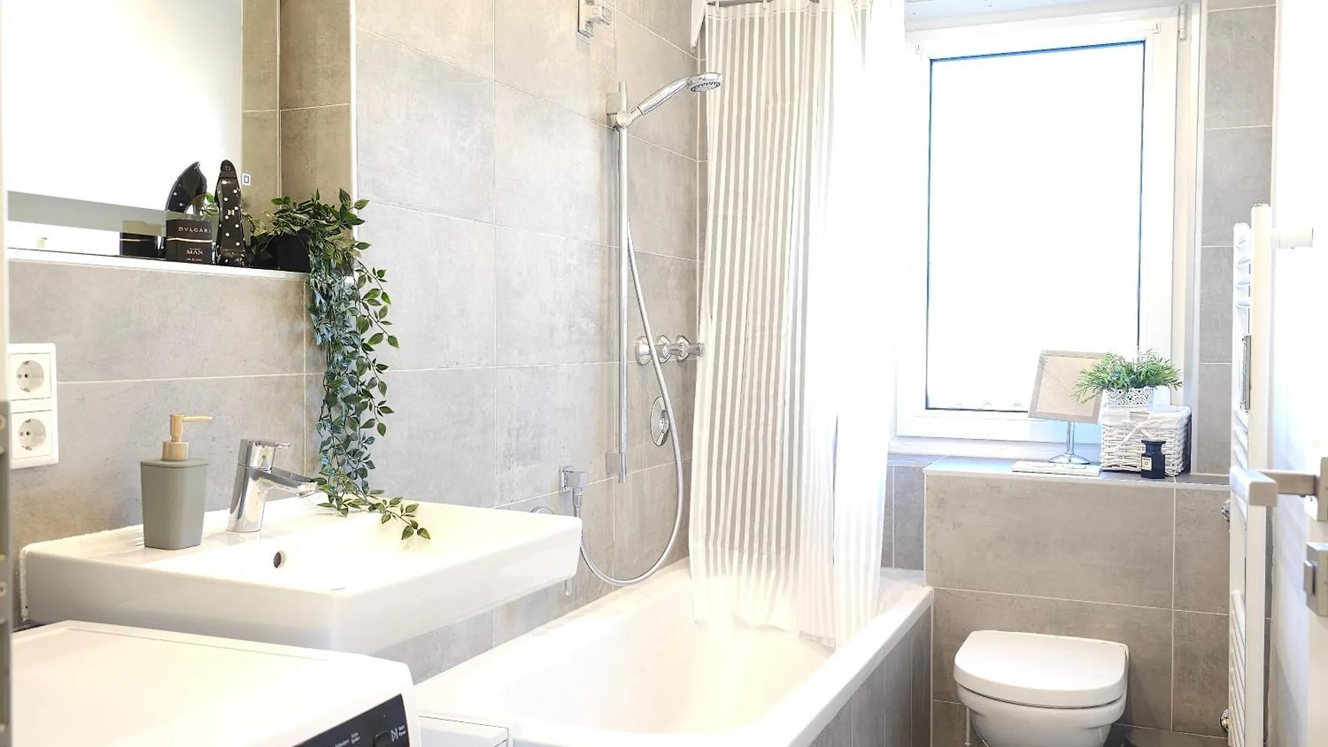Amazing, Spacious Apartment In Excellent Location Mnichov 0*,  Německo